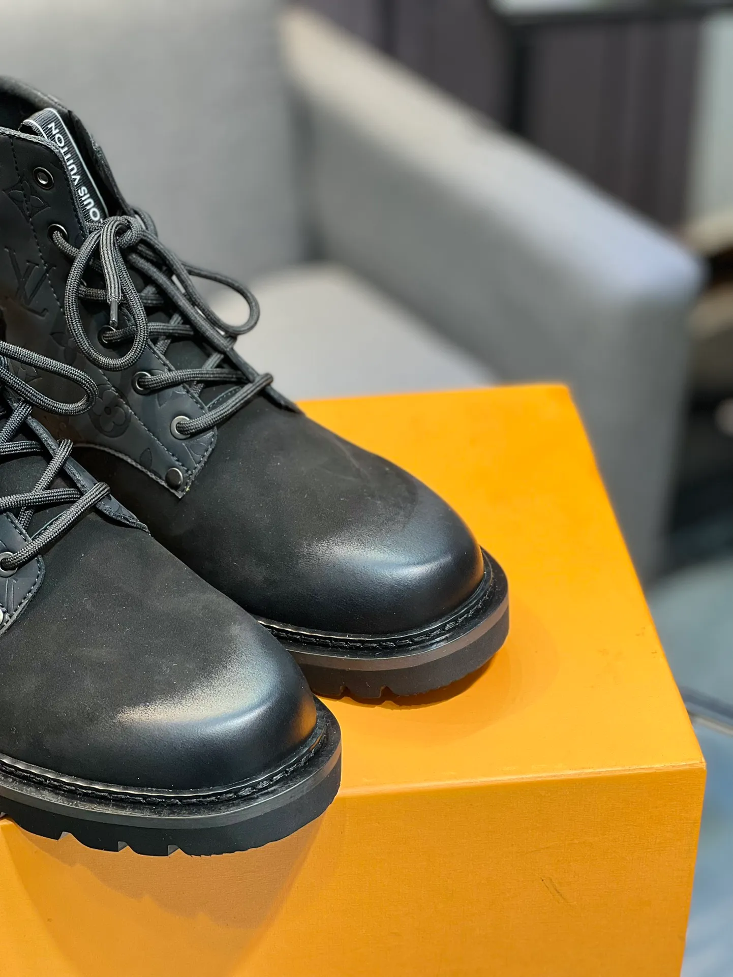 Men's shoes 💰900 L Home - the latest LV men's business casual boots, luxury and nobility are a must, all made of imported original first-layer cowhide, just to create a more comfortable wearing experience, ➕top imported water-dyed full cow lining, original high wear-resistant outsole! 👏👏 Size: Male 39-44; (38 45 46 customized)